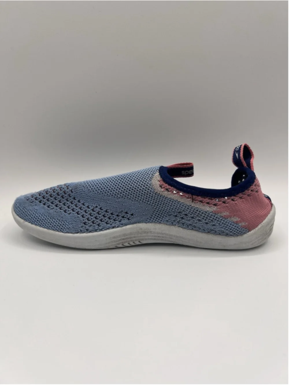 Speedo Water Shoes Woman’s Size Small 5-6 Blue Mesh Top Rubber Sole Pull-On